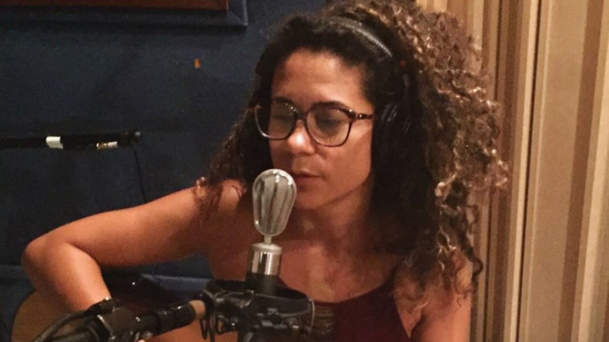 Voz do MetrôRio é indicada ao Grammy Latino e concorre com Rosalía