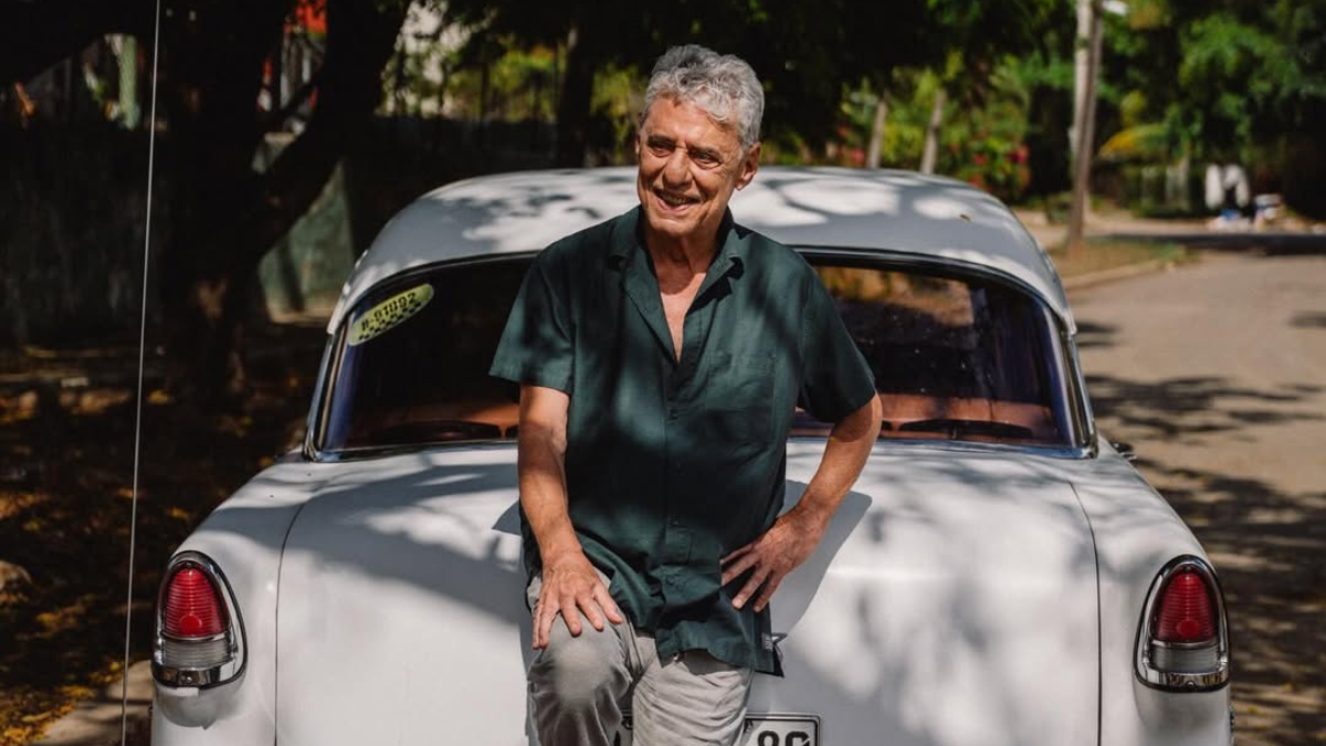 Chico Buarque aciona polícia após receber ameaça de morte na internet