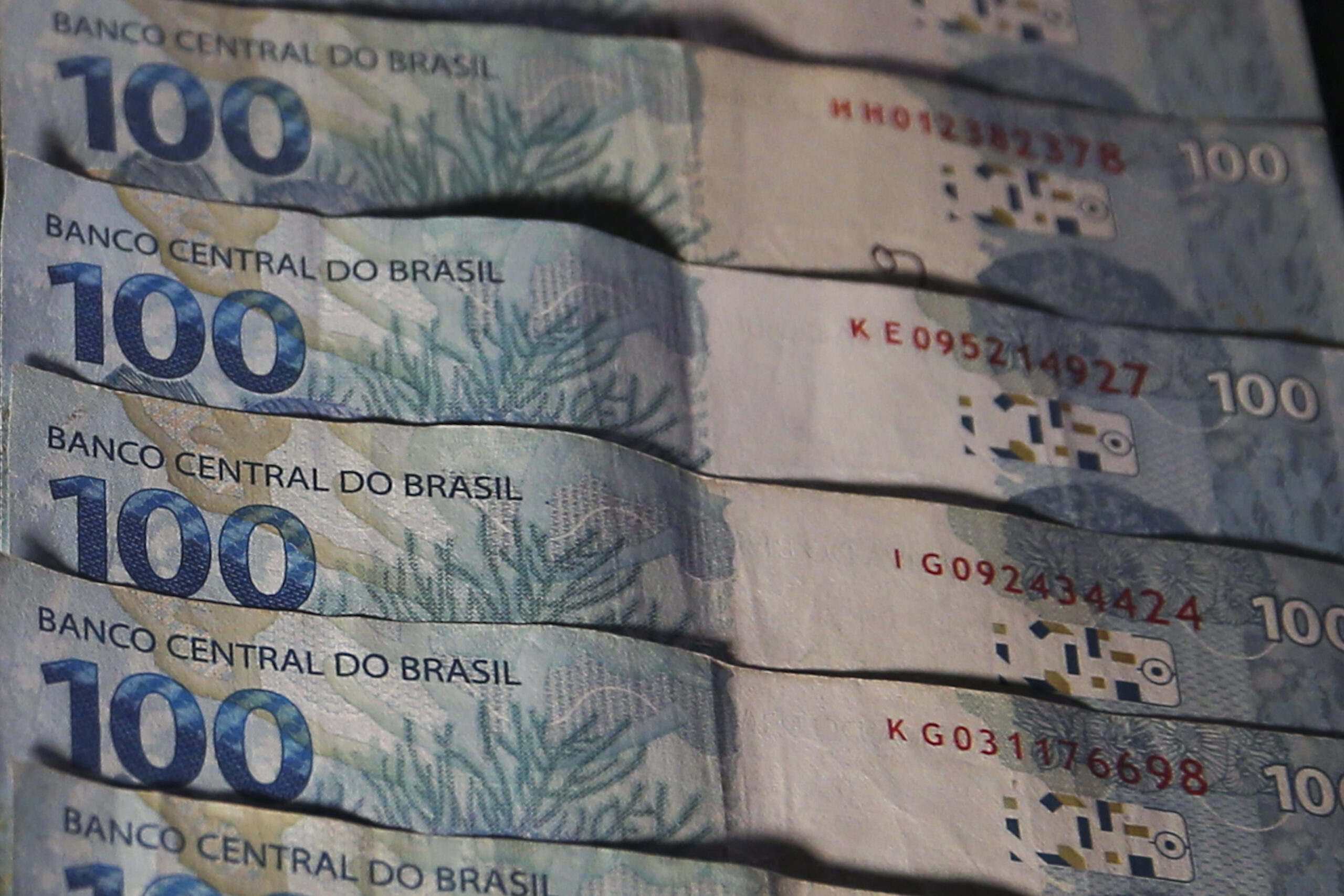Copom reduz taxa Selic de 14% para 13,75% ao ano