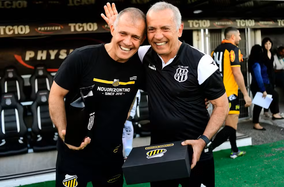 Torcida do Inter rejeita novo técnico por causa do pai dele; entenda