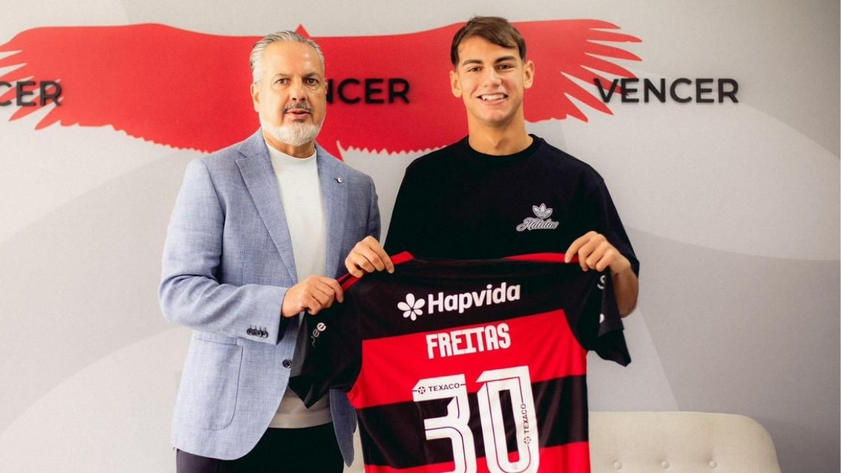 Flamengo anuncia contratações de atacantes estrangeiros; conheça