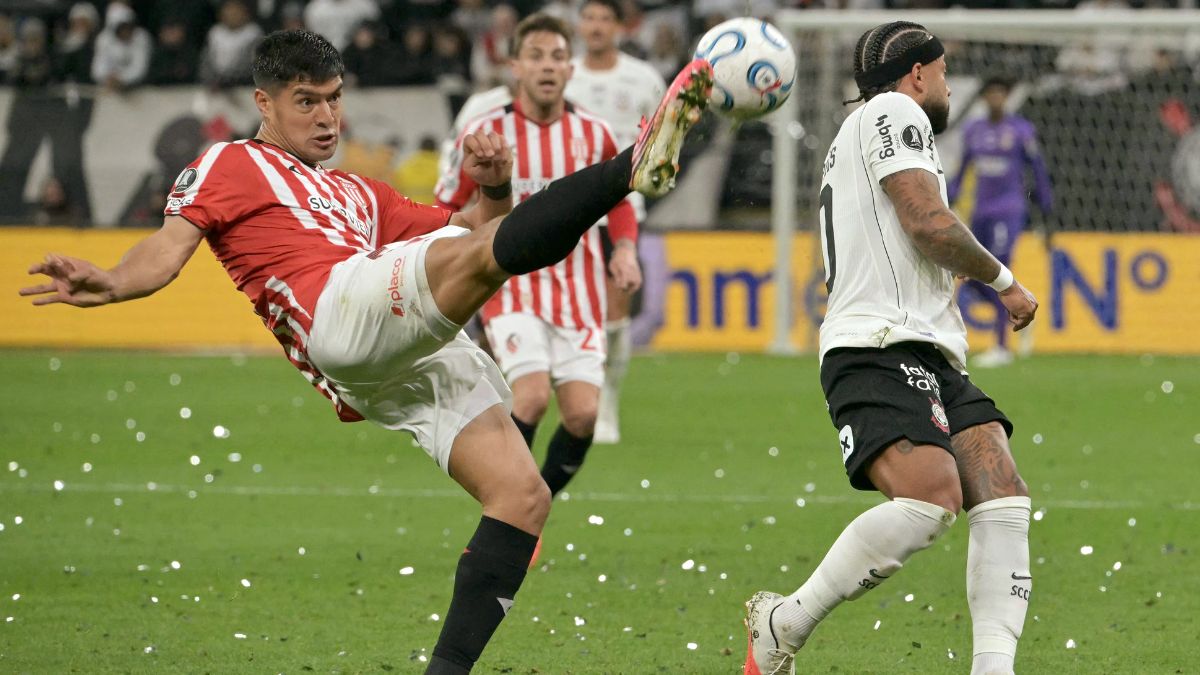 Diniz minimiza culpa de Memphis por queda do Corinthians na Libertadores