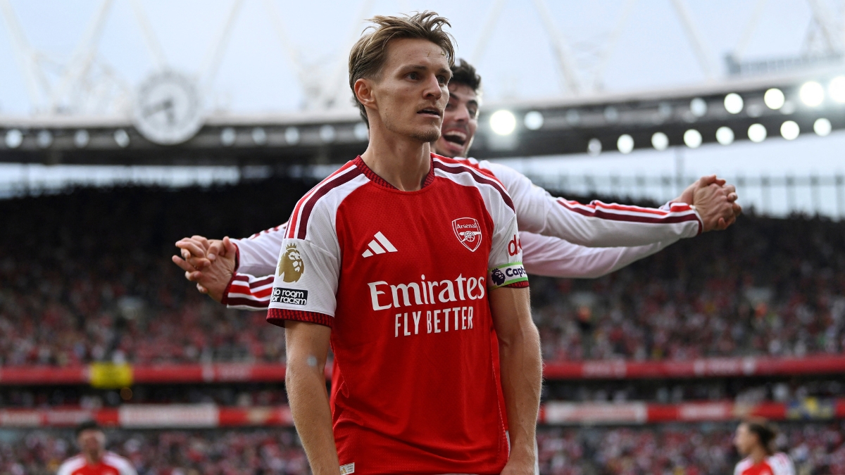 Arsenal vira sobre o Chelsea, segue 100% na Premier League e mantém tabu