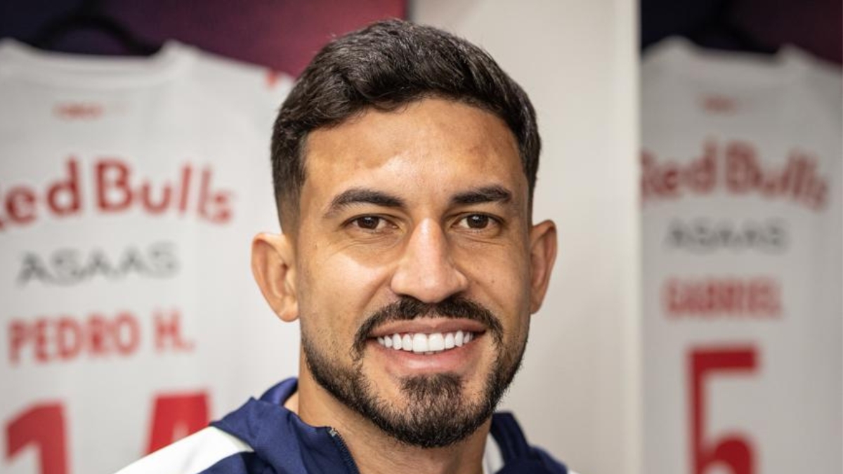 Bragantino acerta venda de zagueiro a clube saudita; veja detalhes