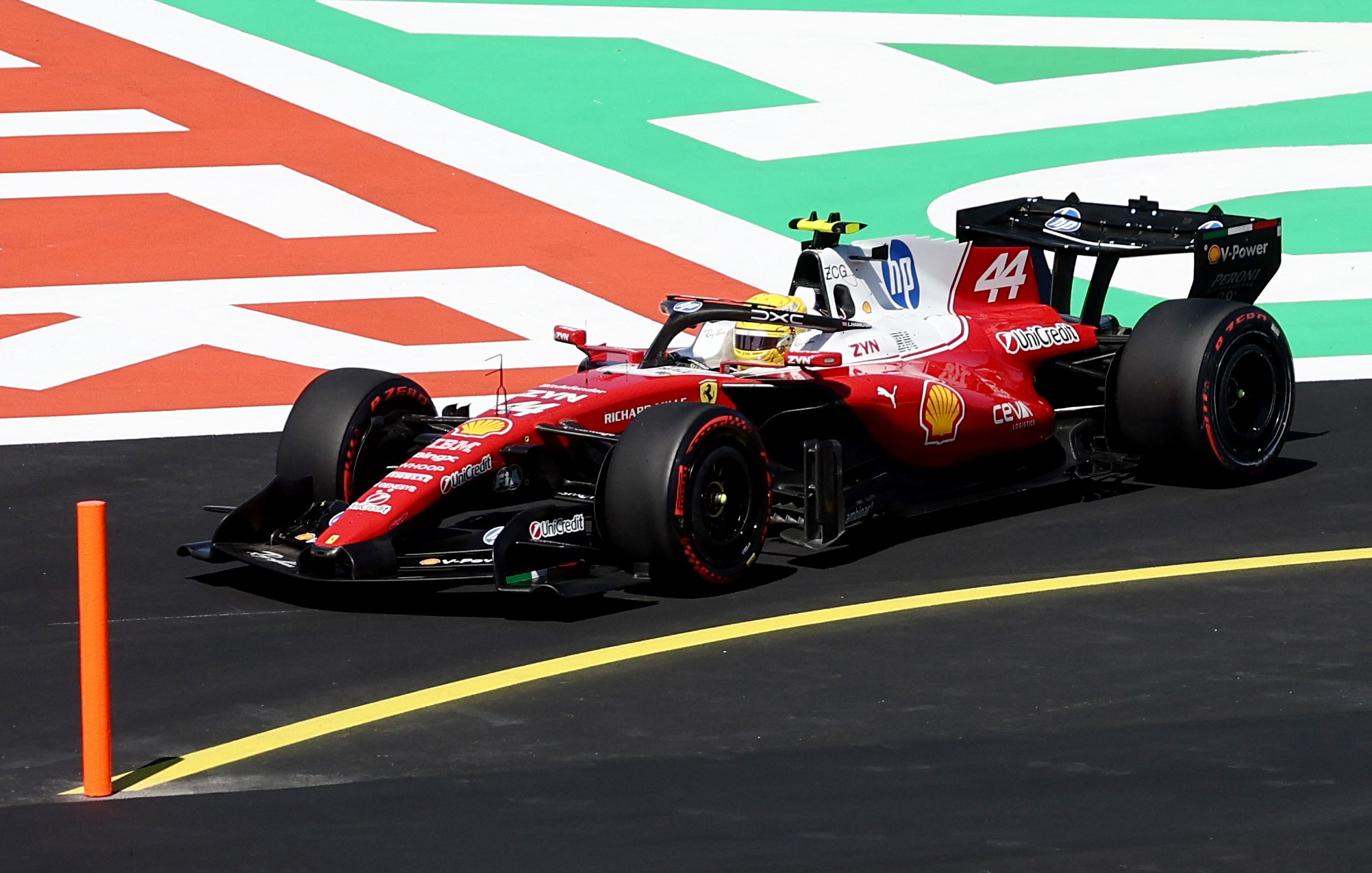 Hamilton sofre com problemas mecânicos e abandona GP da Espanha