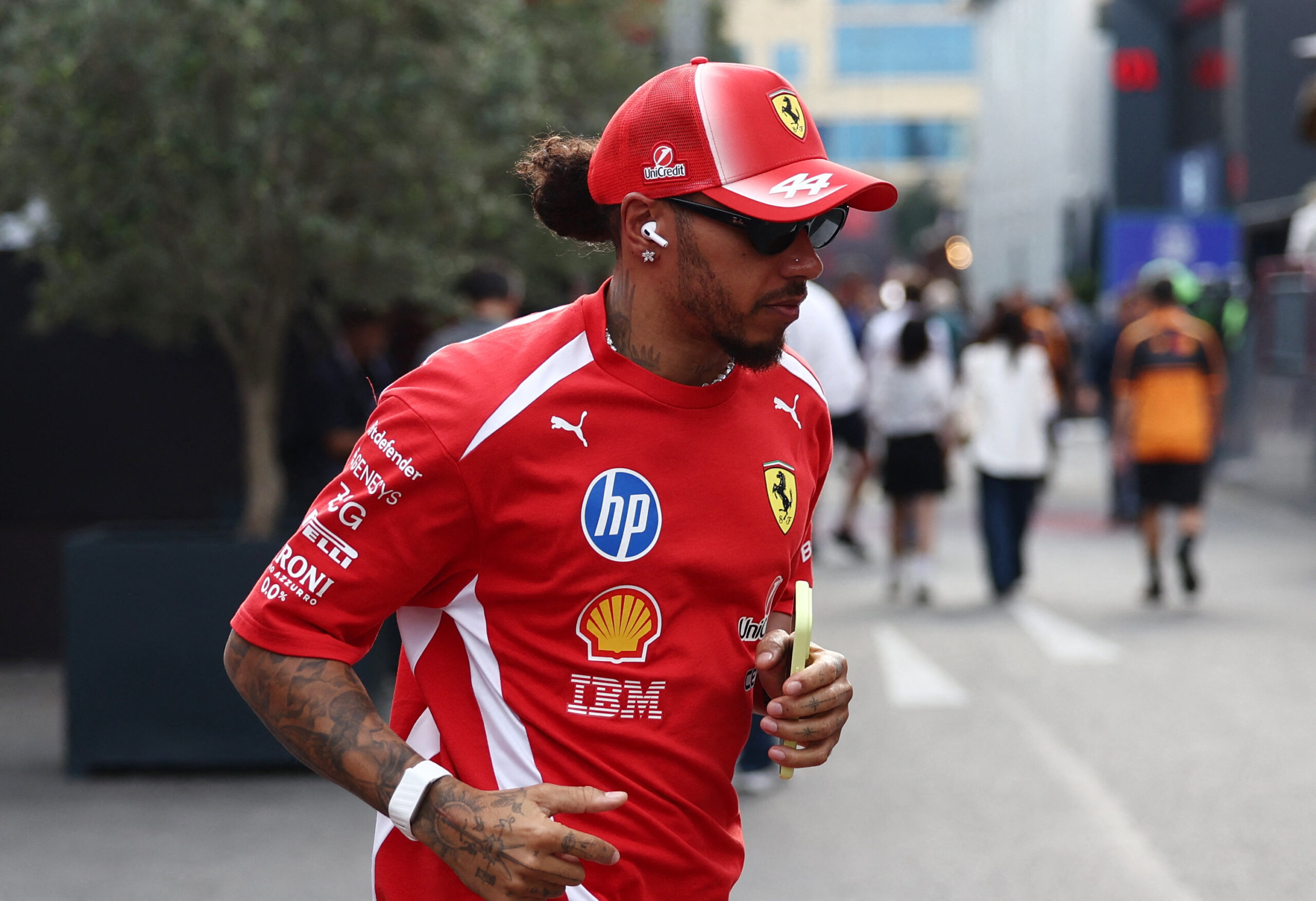 Hamilton foca em pontos positivos conquistados pela Ferrari na temporada