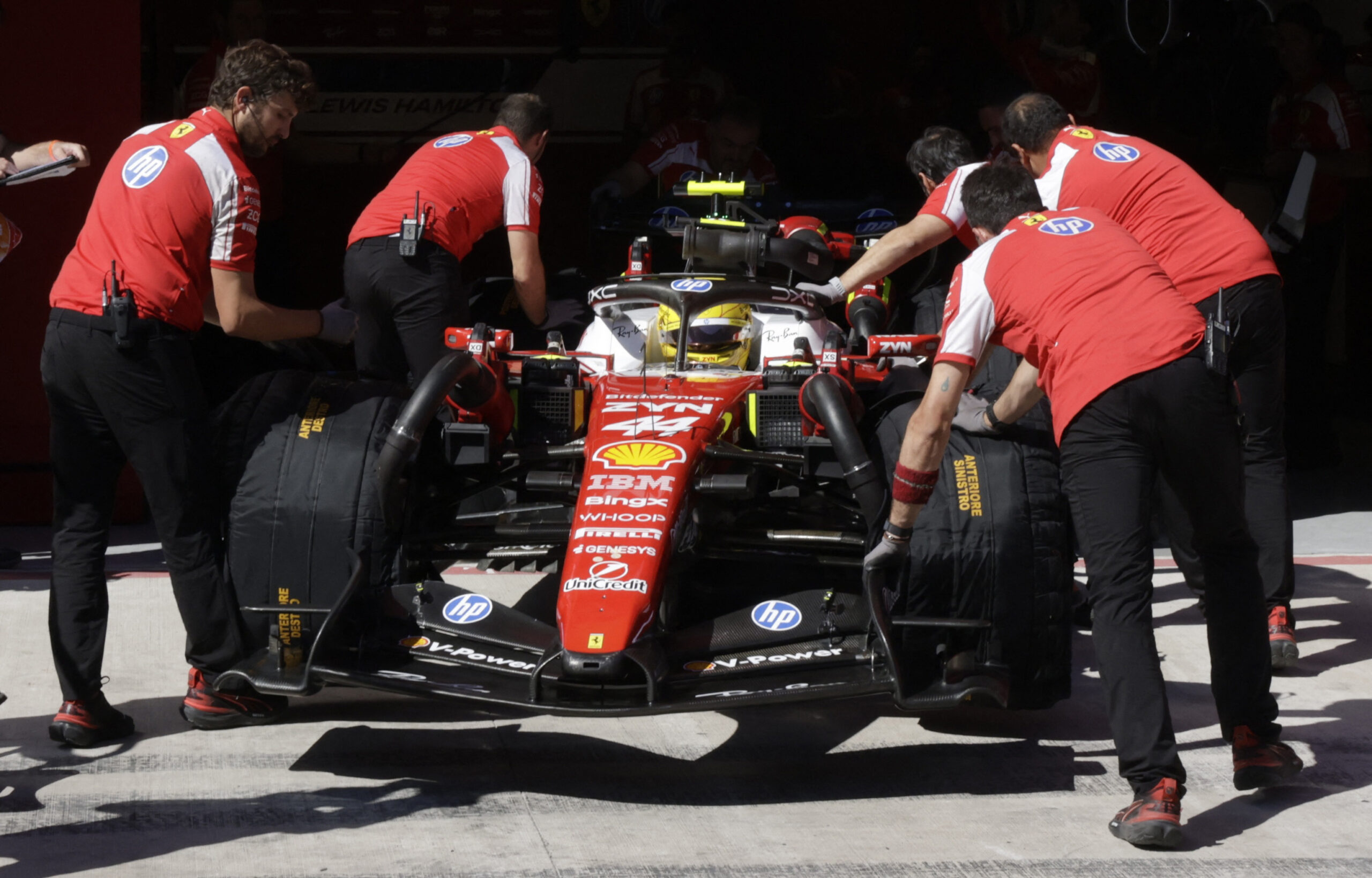Hamilton explica problema que o tirou do GP da Espanha: 'Não desacelerou'