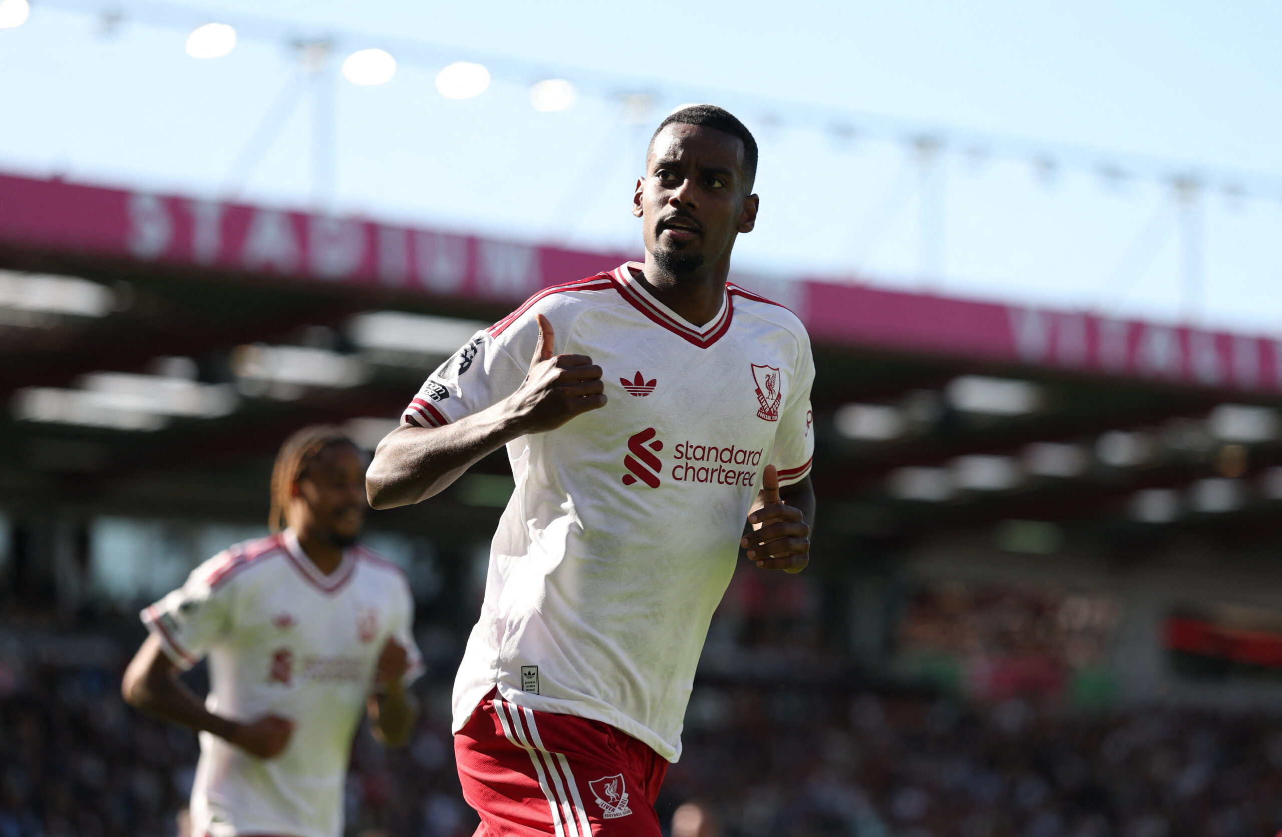 Liverpool vence o Bournemouth e cola no G-4 da Premier League