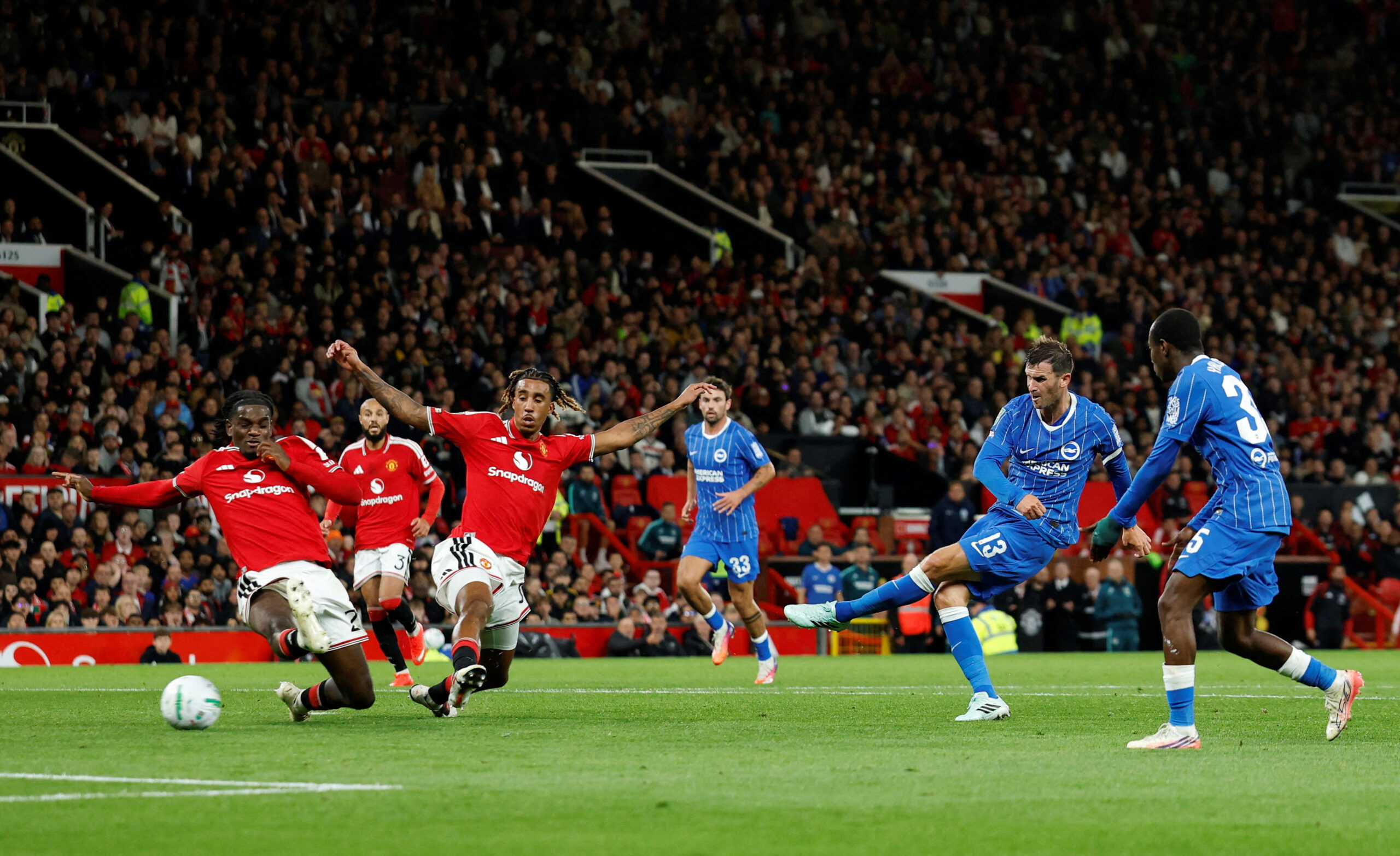 Man. United sofre virada do Brighton e dá adeus à Copa da Liga Inglesa