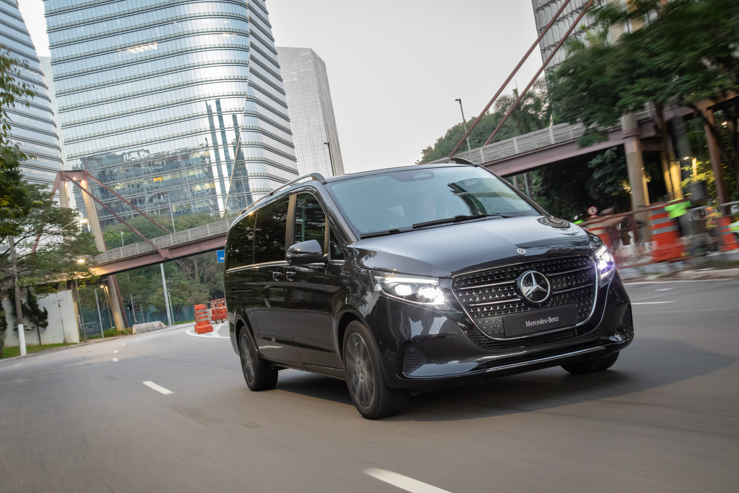 Mercedes Classe V chega ao Brasil por R$ 729.900 e mira vans chinesas