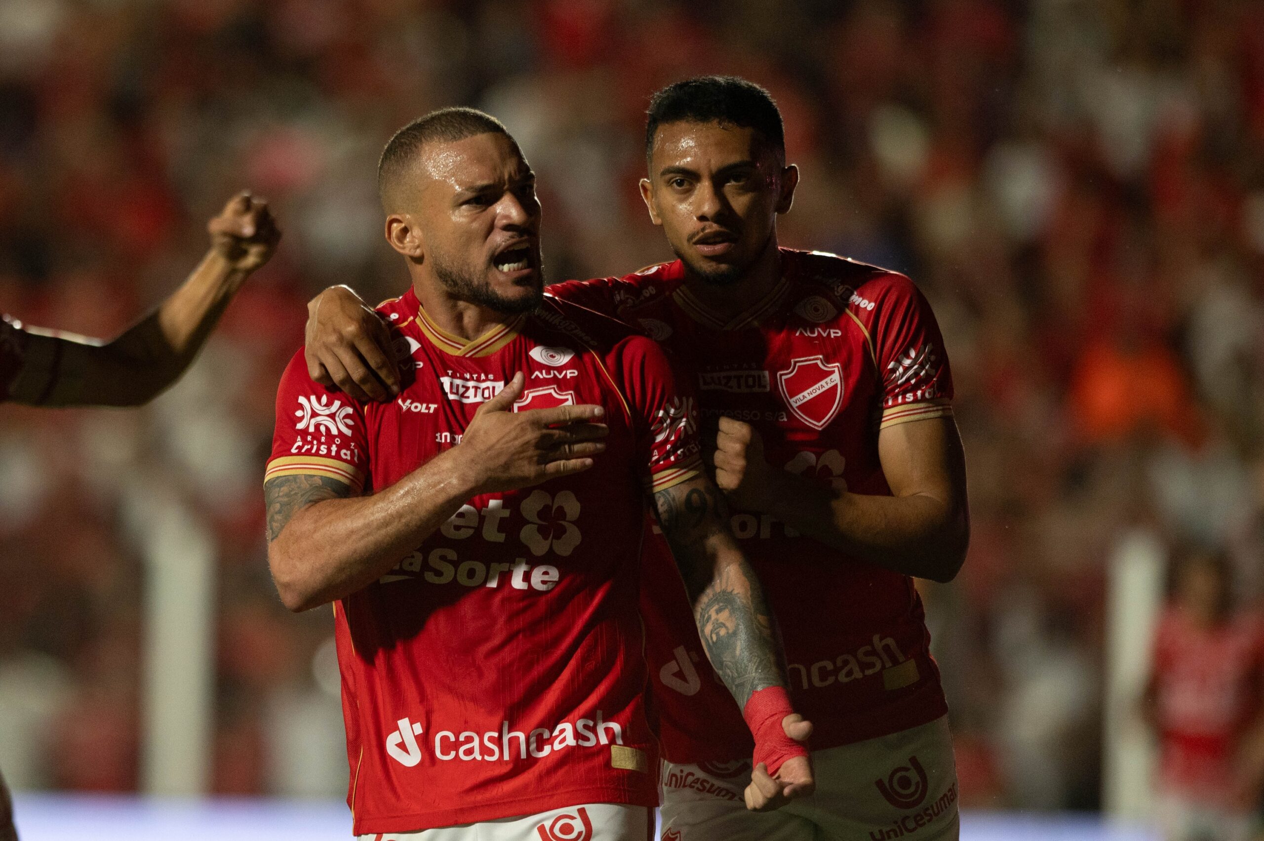 Série B: sexta-feira tem gol de ex-Corinthians, virada e novo líder
