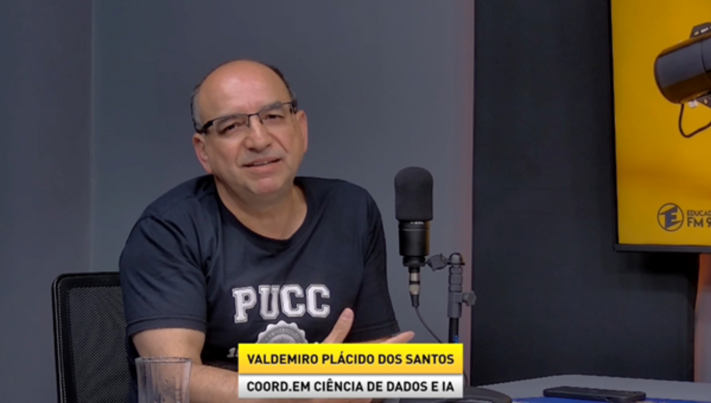Valdemiro Plácido dos Santos, coordenador do curso de Ciência de Dados e Inteligência Artificial da PUC-Campinas, durante o Papo Educadora