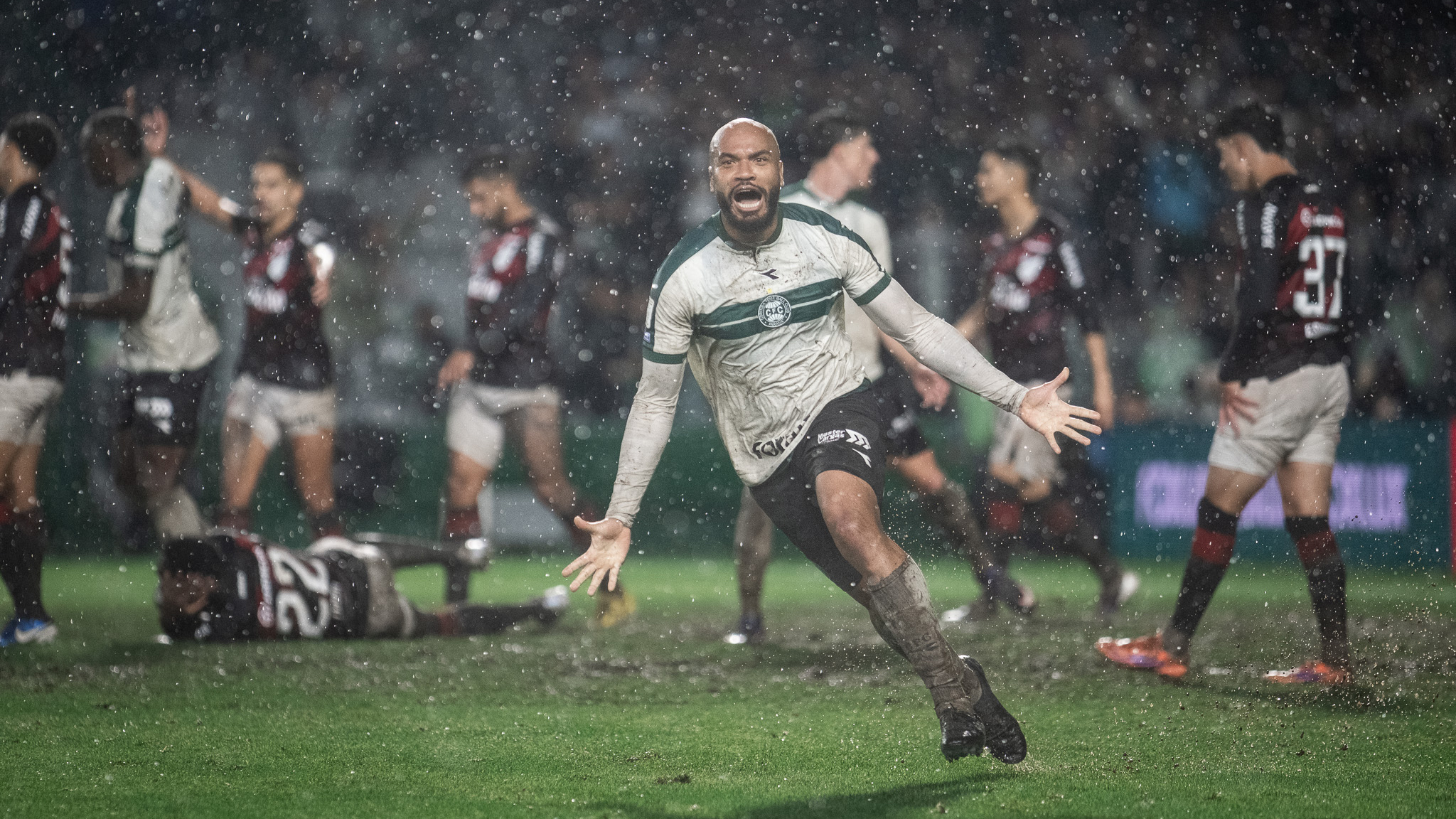 Coritiba visita o Vasco pelo Brasileirão com embalo após reação no Atletiba