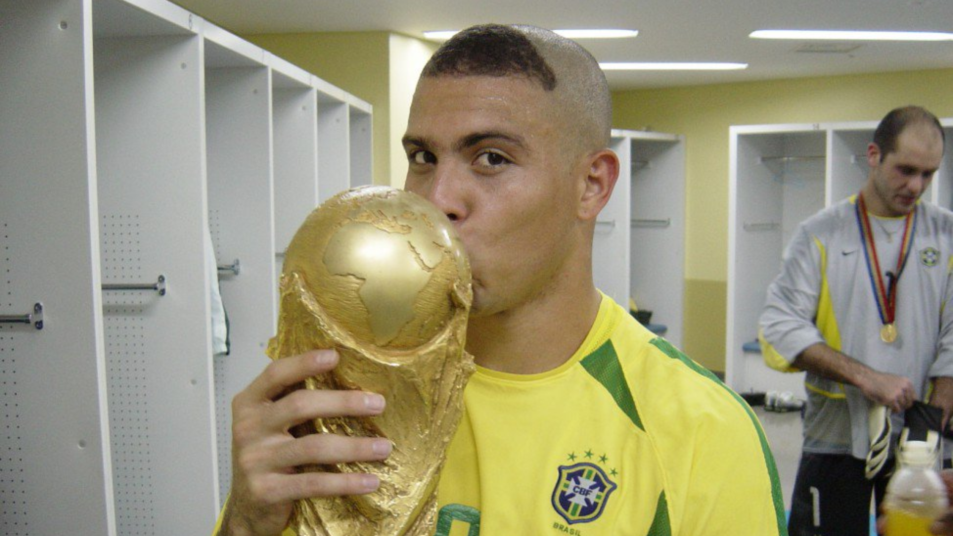Ronaldo completa 50 anos; entenda por que ele comemora dois aniversários