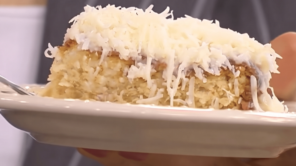 Bolo de coco gelado (toalha felpuda), feito pelo chef Bruno Hashimoto, no programa Melhor da Tarde (Reprodução/Melhor da Tarde/Band)