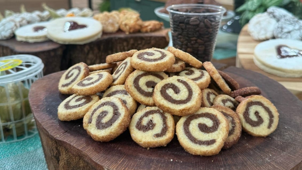 Biscoito de cappuccino, feita por Luciana Bonometti, no programa Melhor da Tarde (Reprodução/Melhor da Tarde/Band)