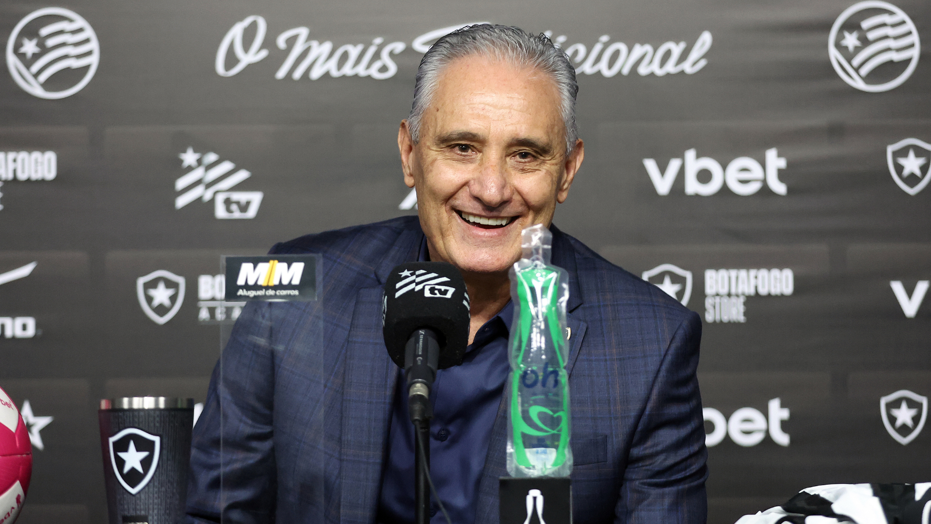 Tite rebate pragmatismo e projeta títulos no Botafogo
