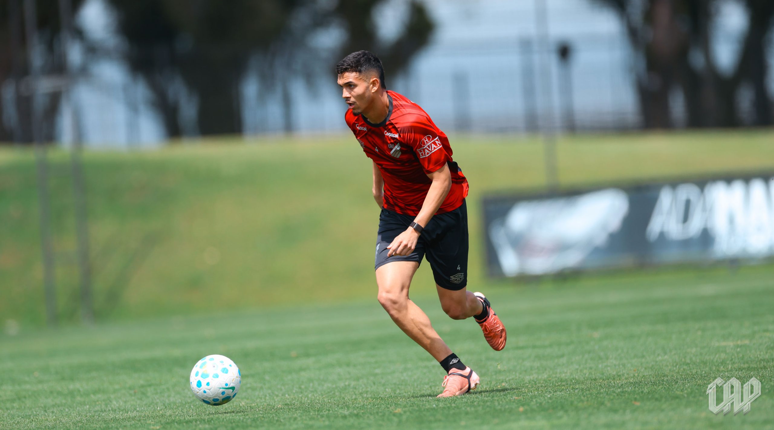Athletico recebe o Bahia pelo G4 com desfalques de peso no Brasileirão