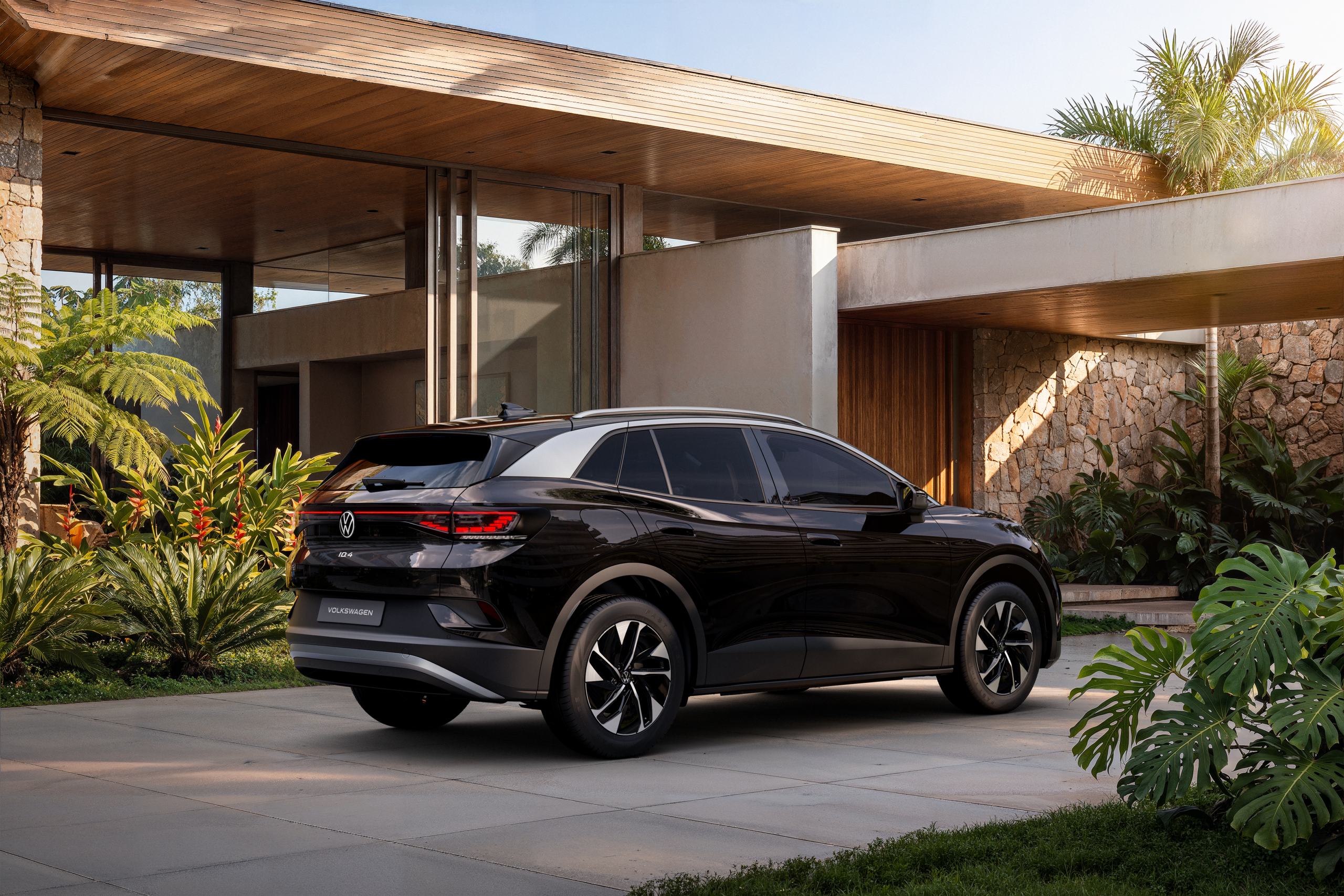 Volkswagen ID.4 volta ao Brasil e mira rivais chineses por R$ 299.990