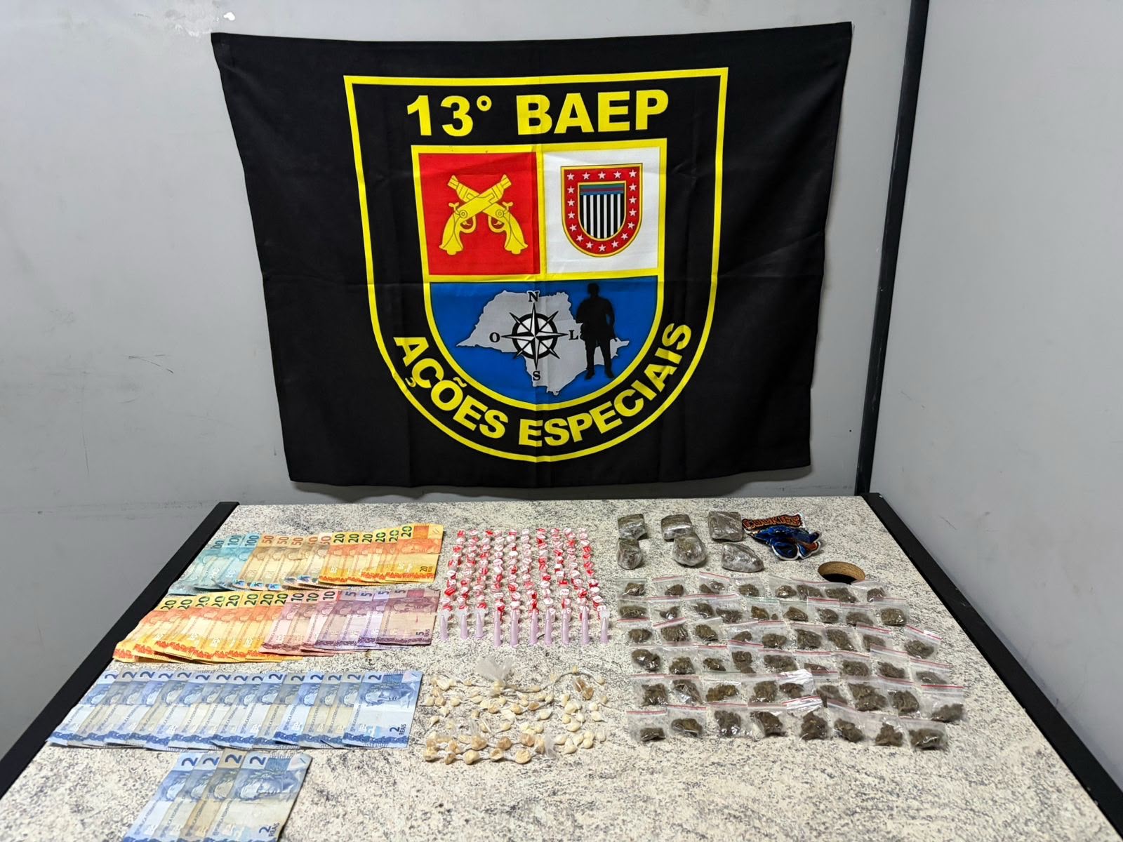 Homem é preso com maconha, crack, cocaína e dinheiro em Bauru
