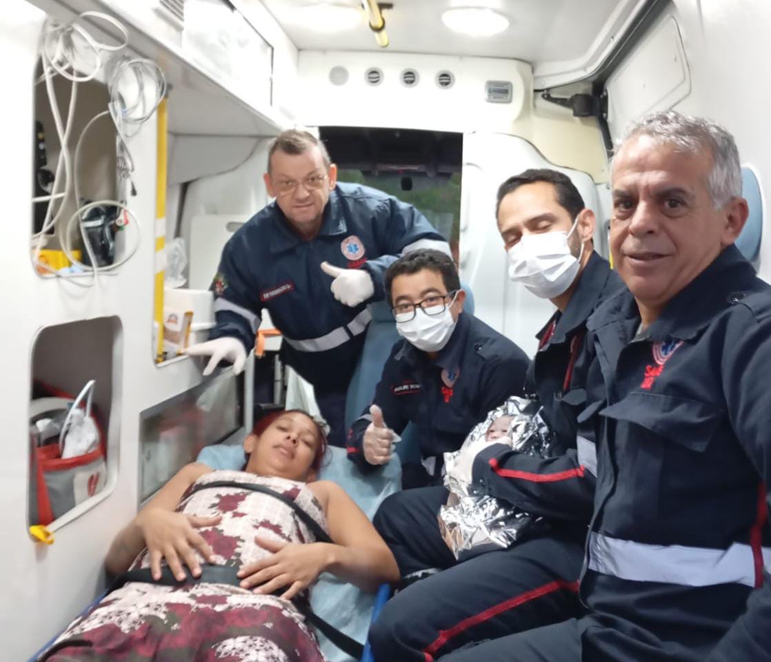Bebê nasce dentro de ambulância durante atendimento à gestante