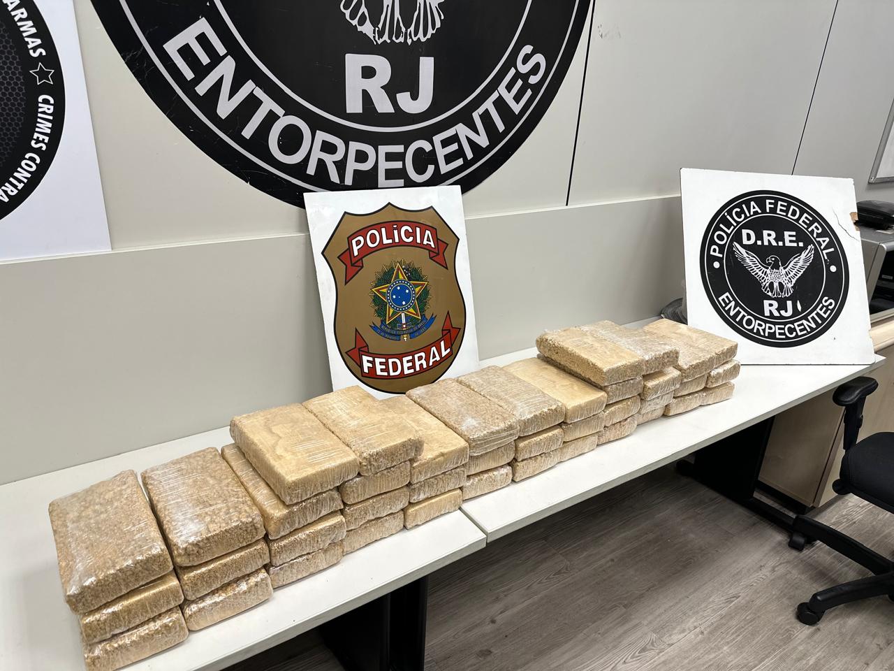 Homem é preso com 40kg de cocaína que seriam levados para o Alemão