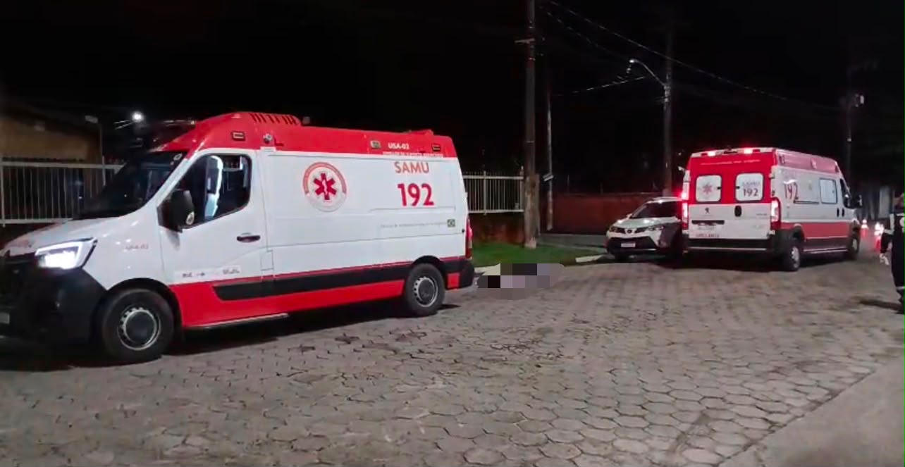 Mulher morre após cair de carro em Caraguatatuba; motorista é presa por embriaguez