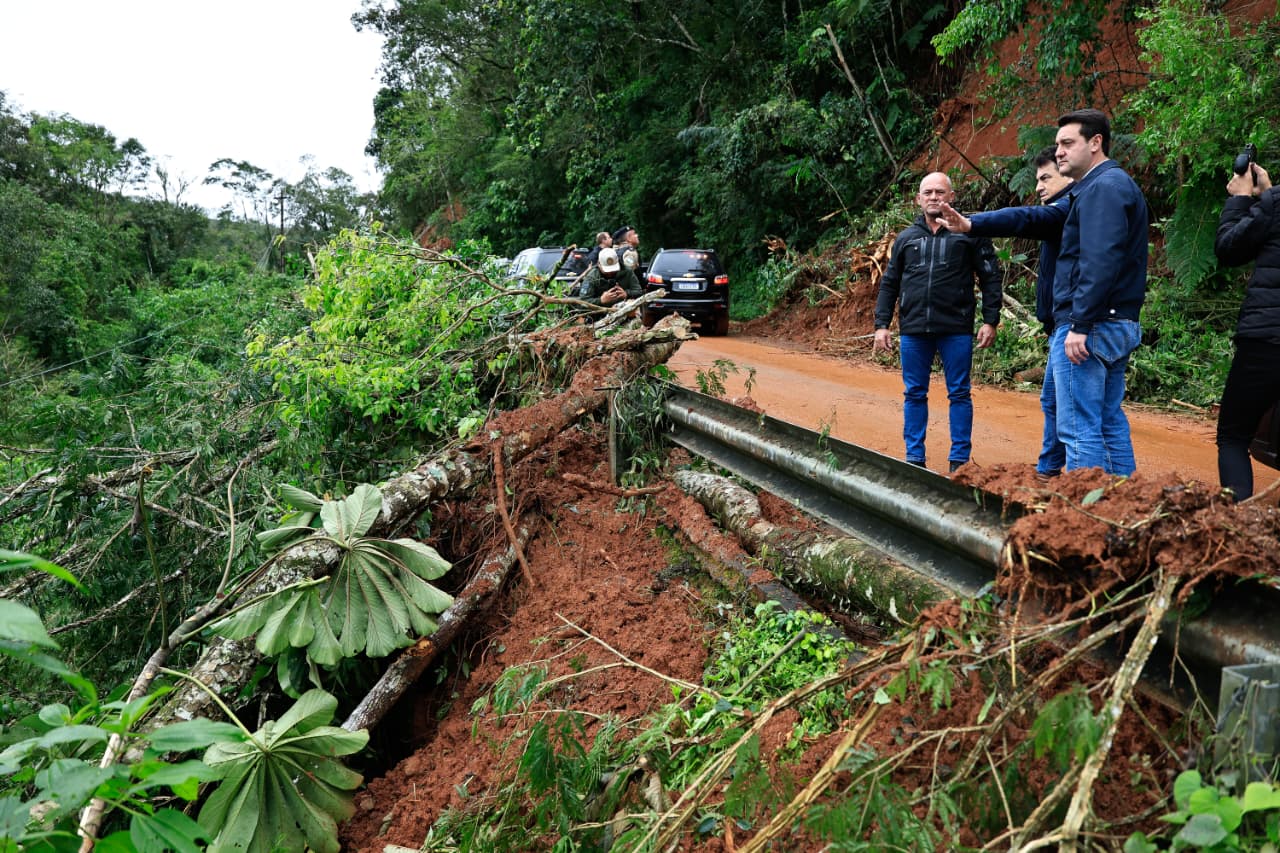 Chuvas deixam 21 mil afetados e três mortos em 71 cidades do Paraná