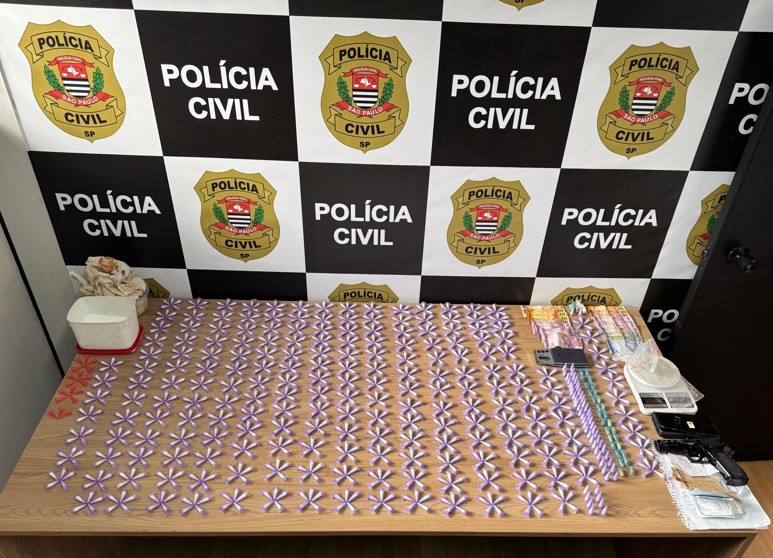 Mais de mil porções de drogas são apreendidas e um é preso em Itapetininga