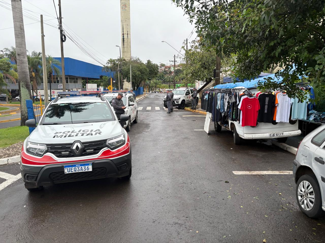PM captura procurado e apreende cigarros contrabandeados