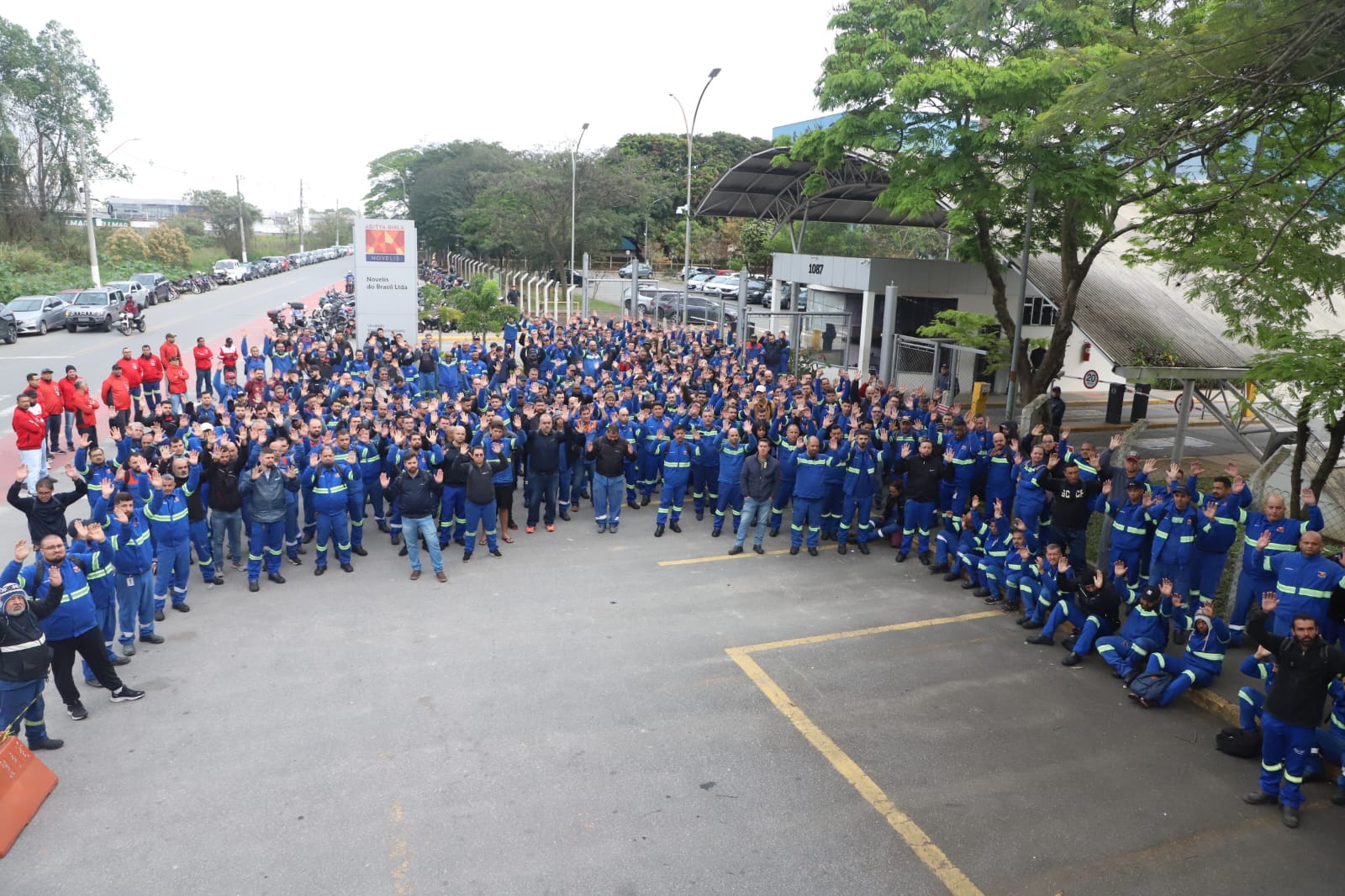 Trabalhadores da Novelis aprovam proposta de reajuste salarial