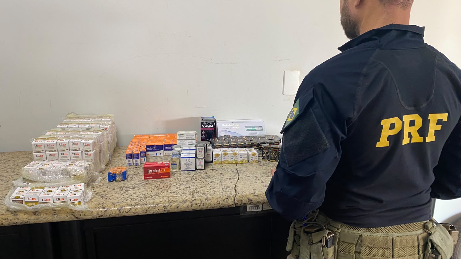 PRF apreende mais de mil ampolas de medicamentos ilegais