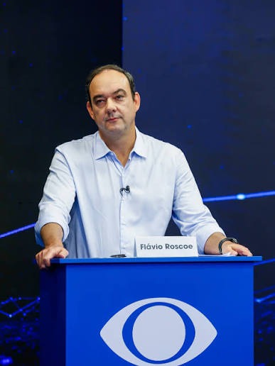 Flávio Roscoe testa positivo para Covid e segue internado