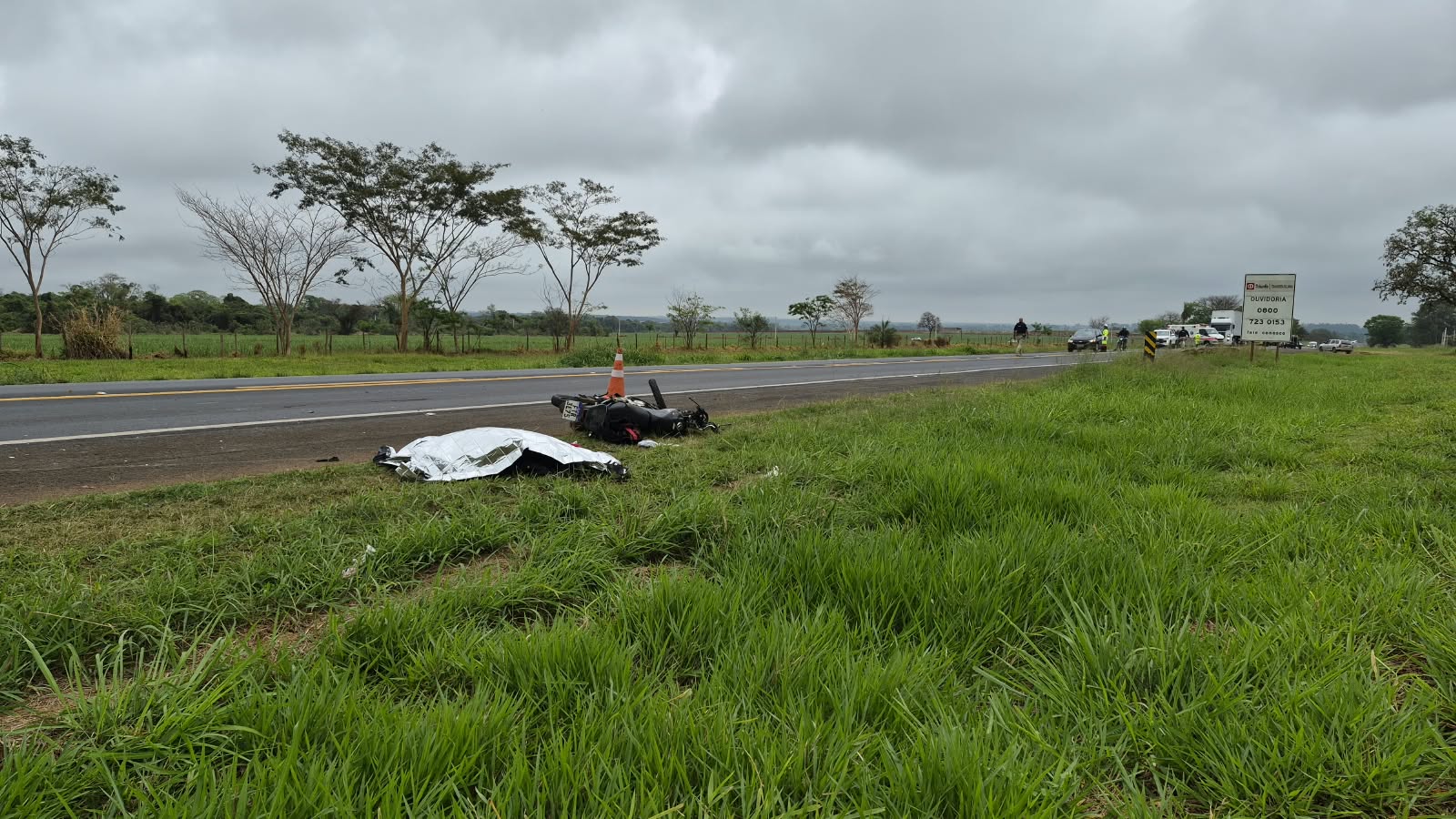Homem morre após colisão entre moto e carreta na BR-153