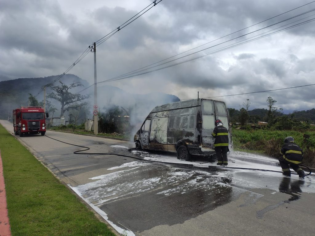 Imagens: Grupamento do Corpo de Bombeiros de Caraguatatuba.