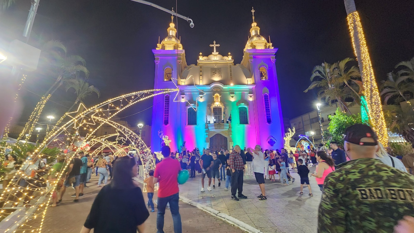 Prefeitura apresenta edição 2026 do Natal Iluminado aos comerciantes