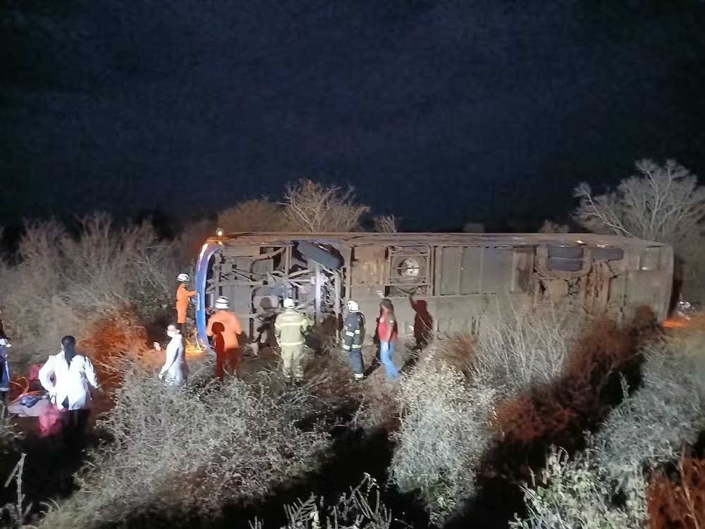 Ônibus tomba na Bahia e deixa sete mortos na Chapada Diamantina