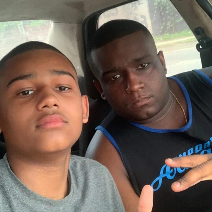 Corpos dos irmãos que morreram na Zona Sudoeste são enterrados