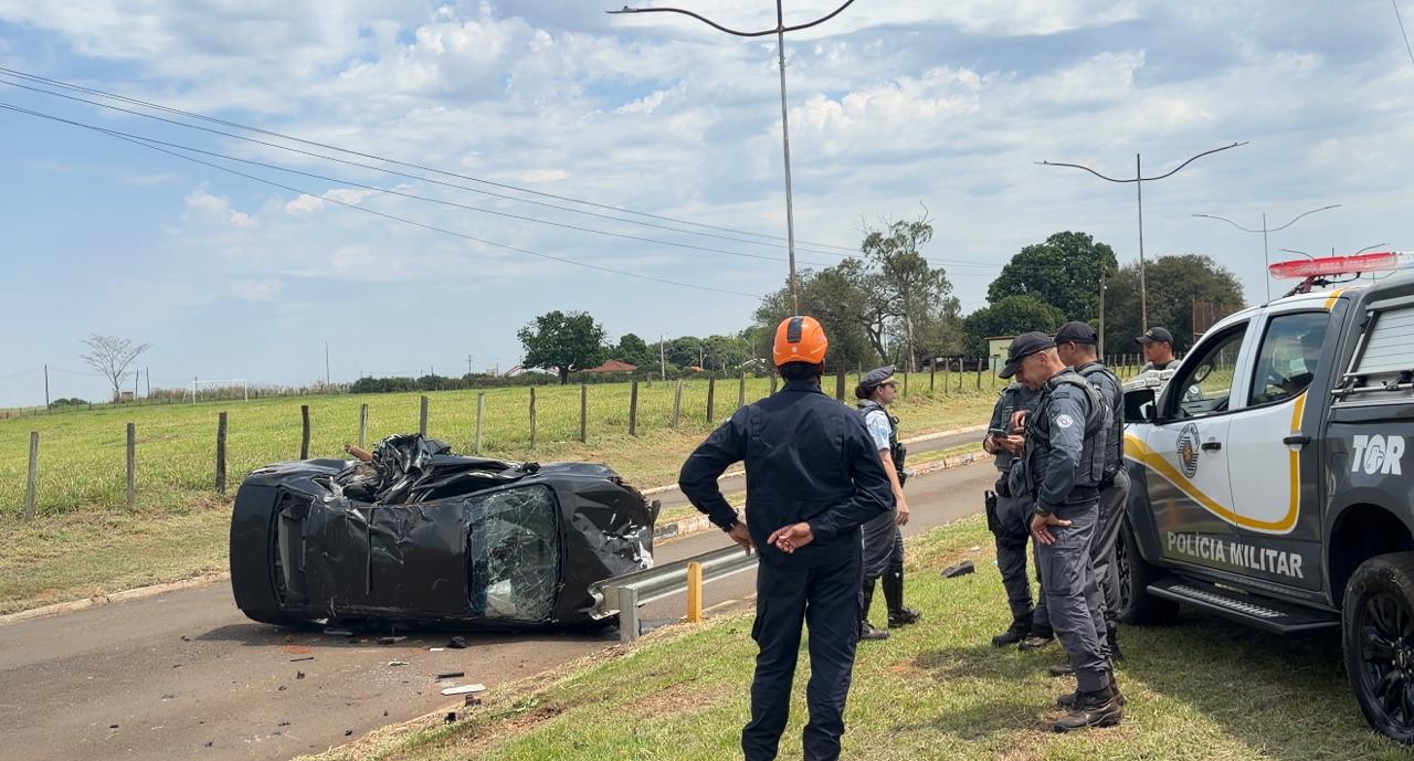 Homem morre após fugir da polícia e capotar carro em Catanduva