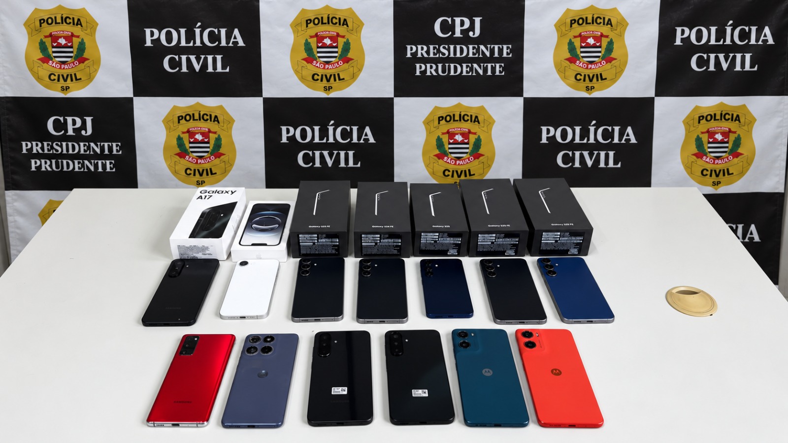 PC devolve 13 celulares recuperados pelo SP Mobile em Prudente