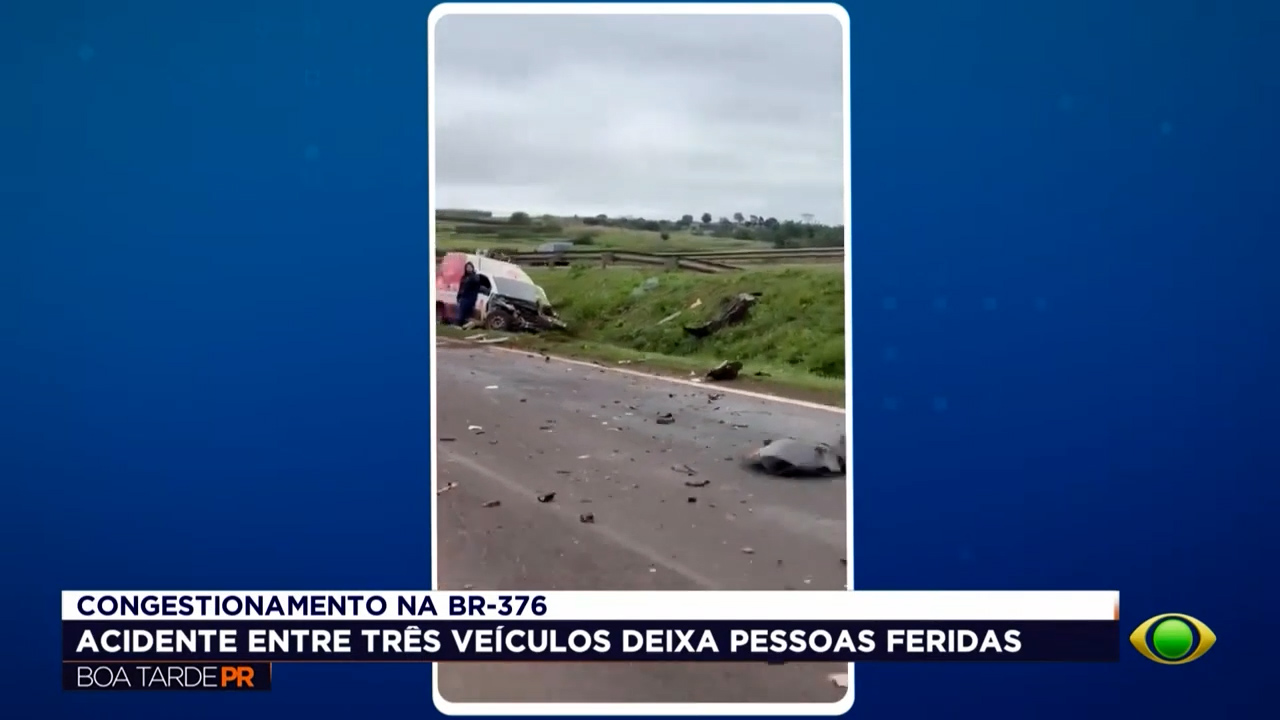 Acidente com três veículos deixa dois feridos na BR-376 em Paranavaí