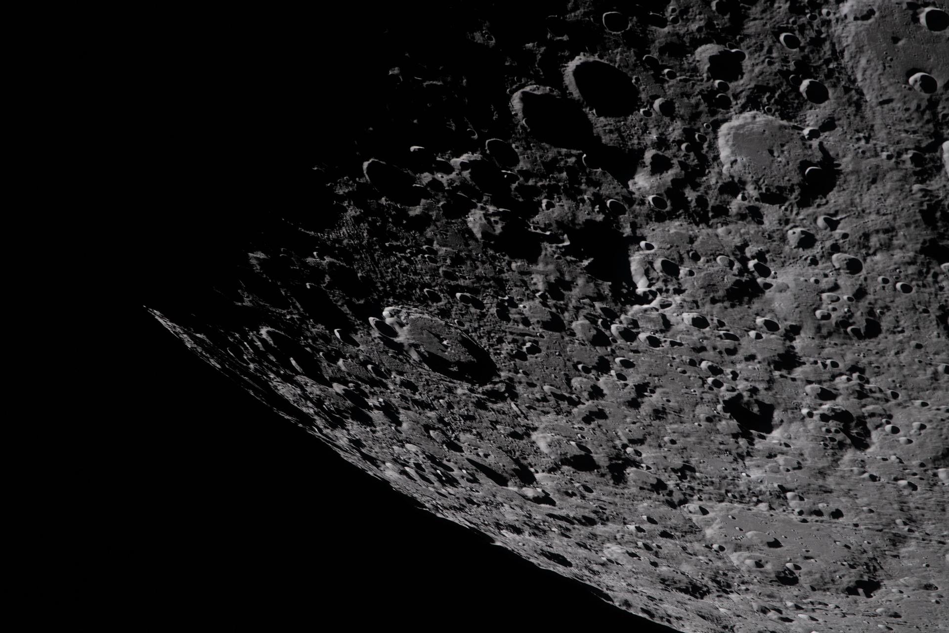 Maior cratera do sistema solar é descoberta na Lua pela Nasa