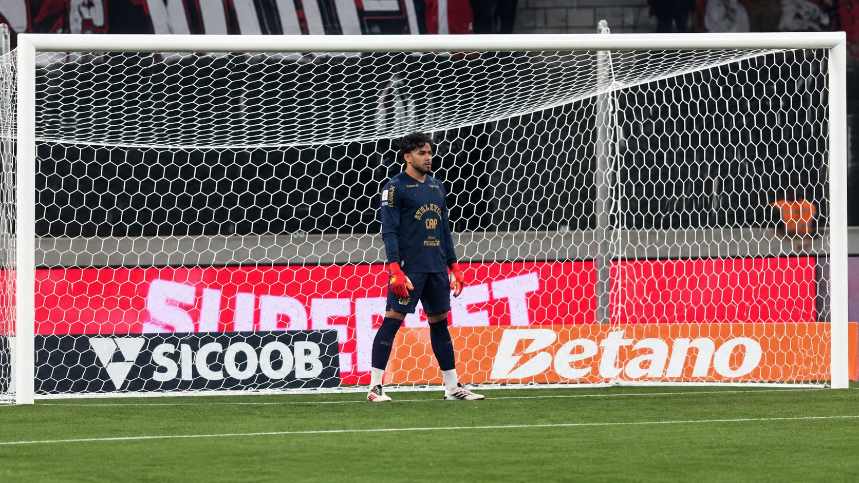 De vilão a herói: Mycael salva Athletico em vitória sobre o Bahia