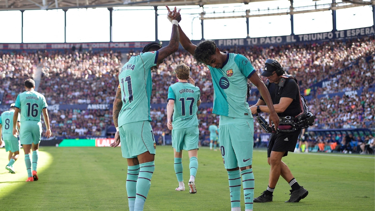 Raphinha dá passe, Yamal faz 2, Barça bate Levante e segue 100% em LaLiga