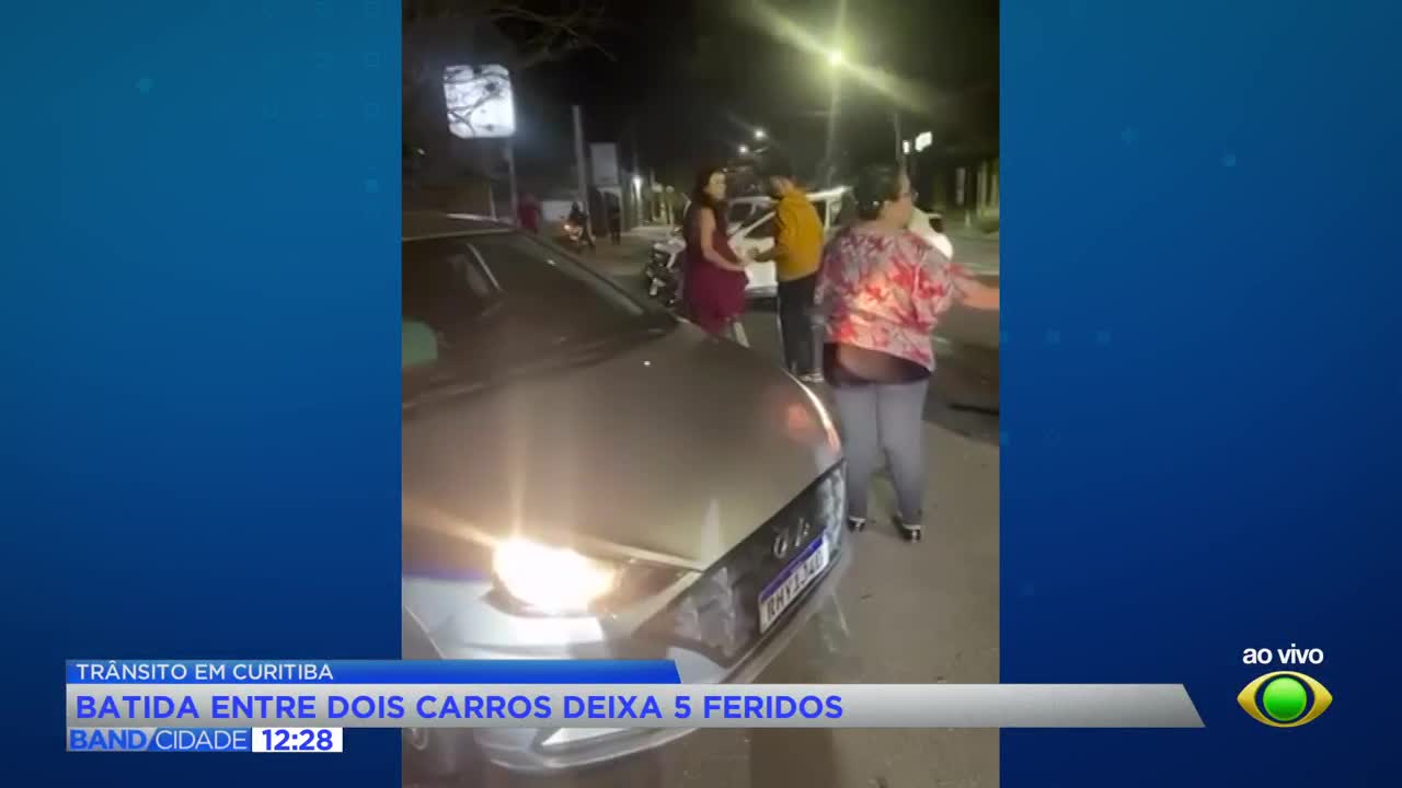Mercedes bate em carro popular e deixa idoso ferido no Santa Quitéria