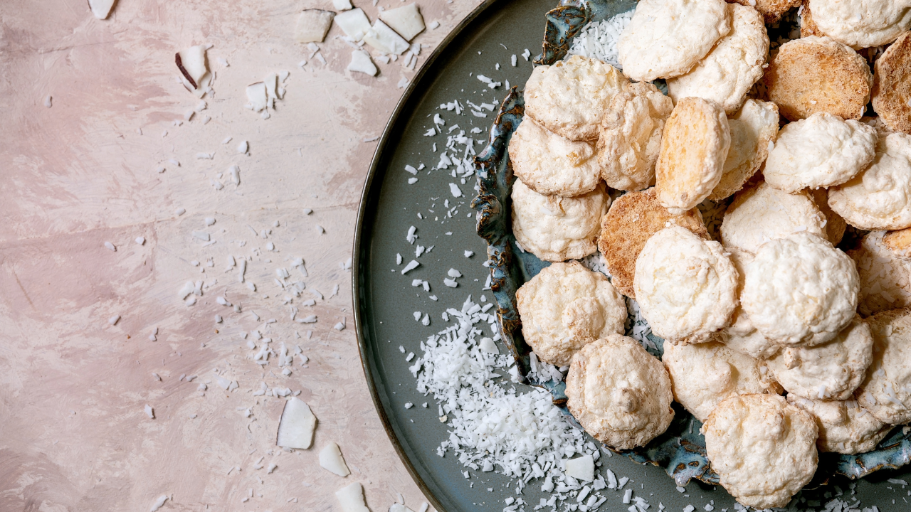 Aprenda a fazer um biscoitinho de coco que derrete na boca