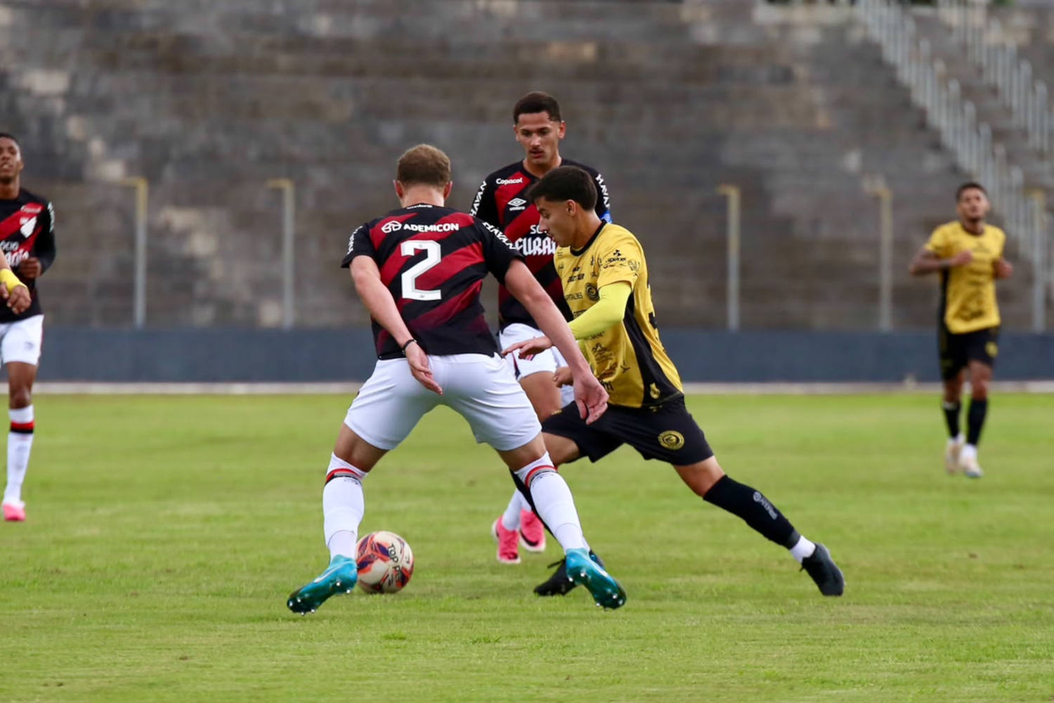 Athletico vence o Cascavel com gol nos acréscimos pela Copa Paraná