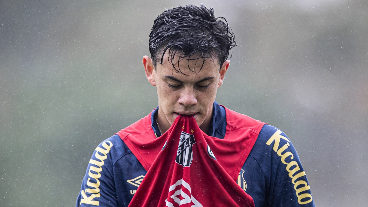 Santos encaminha venda de jovem da base para clube árabe; veja detalhes