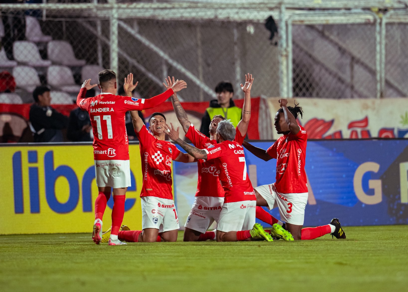 Possível adversário de Santos ou Atlético-MG, Cienciano vence 1º jogo