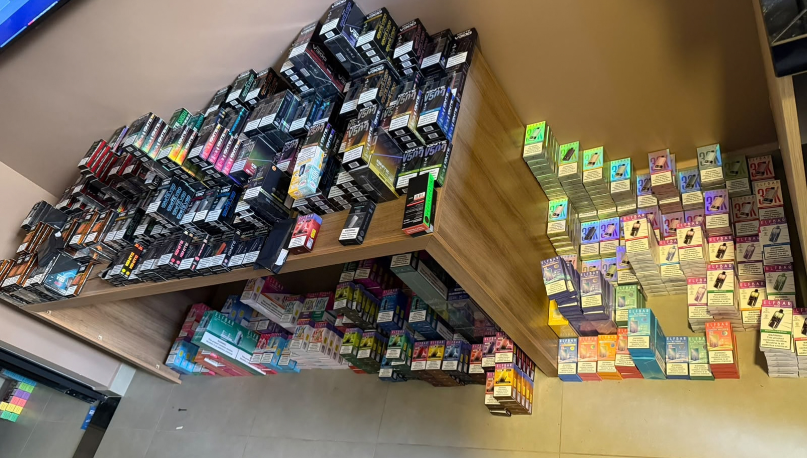 PM detém trio e apreende lote de cigarros eletrônicos em Indaiatuba